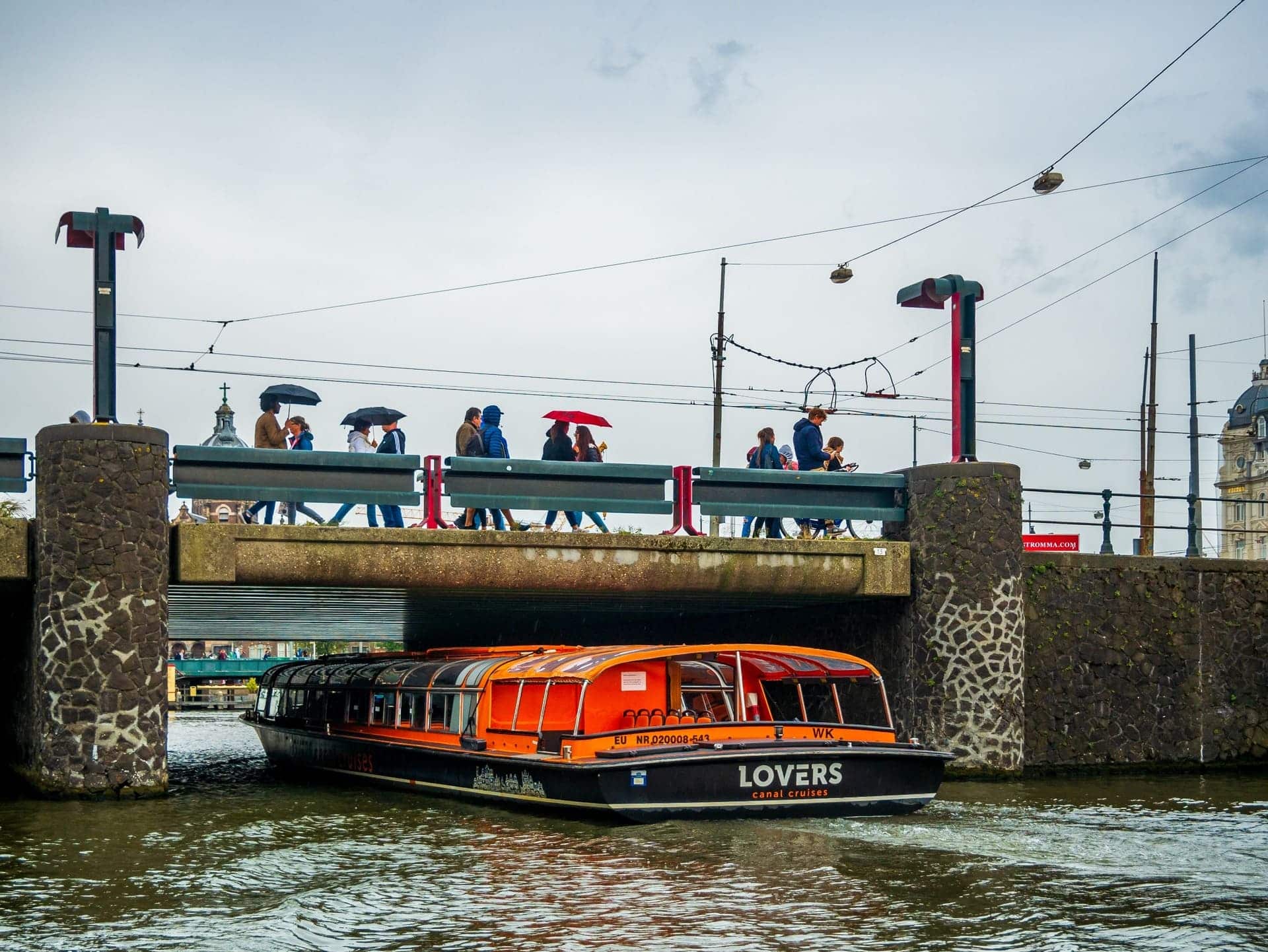 plavba po amsterdamskom kanáli ()